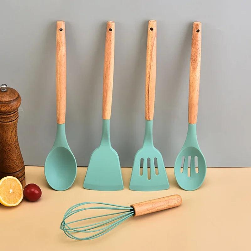 Jogo Talheres Utensílios Kit 12 Peças em Silicone E Cabo De Madeira.