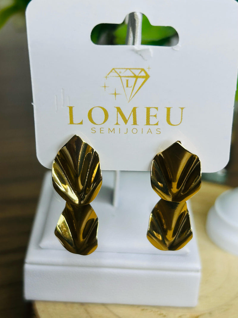 Brinco Folhas Pinçadas Banhada em Ouro 18k