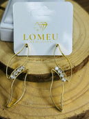 Brinco Folhas Abertas Com Pedras Banhado a Ouro 18k