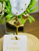 Brinco Argolinha Coração Abaulado Riscado Banhado a Ouro 18k