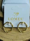 Brinco Arco Vazado Trançado com Pedra Banhado a Ouro 18k