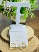 Brinco Arco Vazado Trançado com Pedra Banhado a Ouro 18k