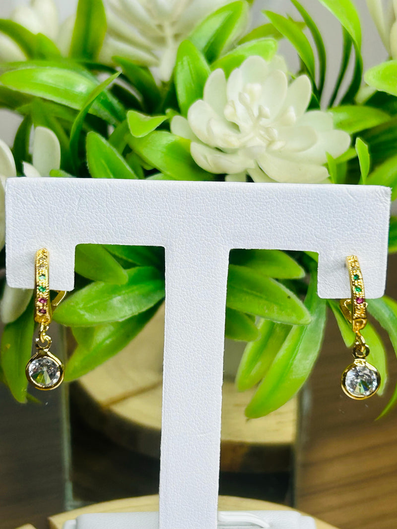 Brinco Argolinha com Zircônia Cravada e Ponto de Luz Banhado em Ouro 18k