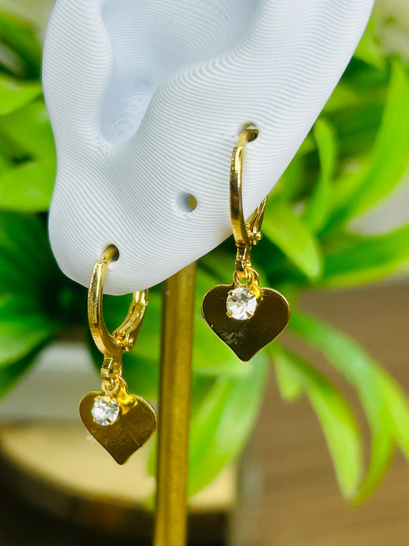 Brinco Argolinha Coração com Ponto de Luz Banhado em Ouro 18k