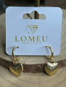 Brinco Argolinha Coração Abaulado Riscado Banhado a Ouro 18k