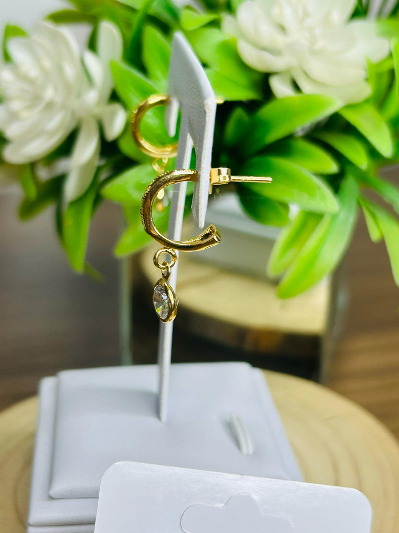 Brinco Argolinha com Zircônia Cravada e Ponto de Luz Banhado em Ouro 18k