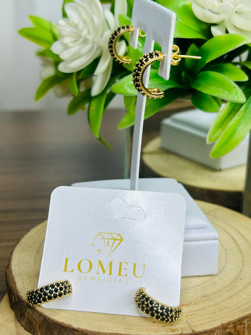 Brinco Argolinha Meia Lua com Zircônia Preto Banhado em Ouro 18k