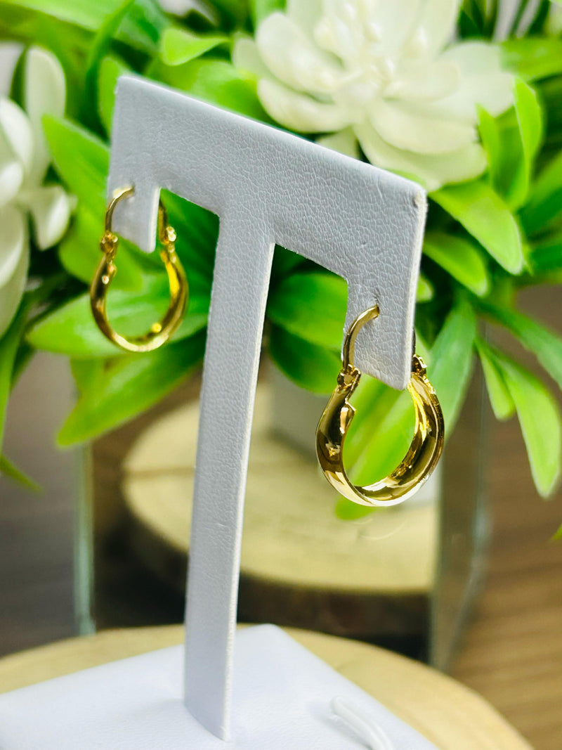 Brinco Argolinha Lisa Oval Banhado em Ouro 18k