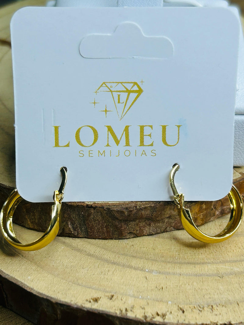 Brinco Argolinha Lisa Oval Banhado em Ouro 18k
