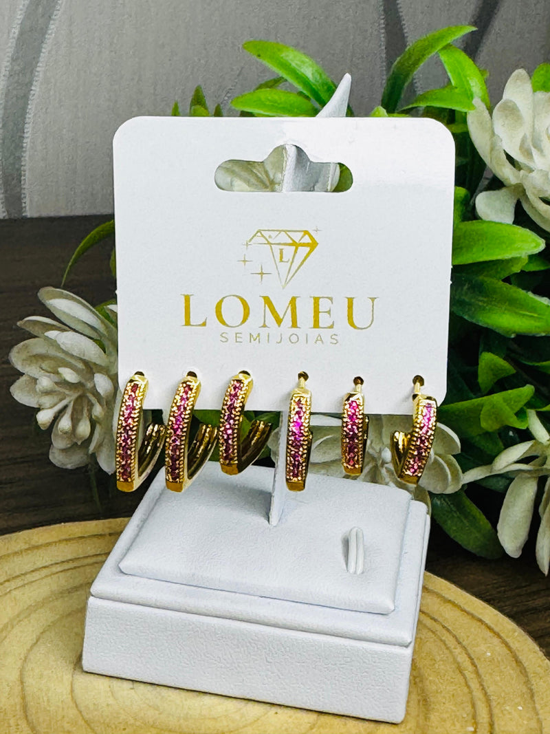 Trio de Brincos Com Zircônia Rosa em V Banhado em Ouro 18k