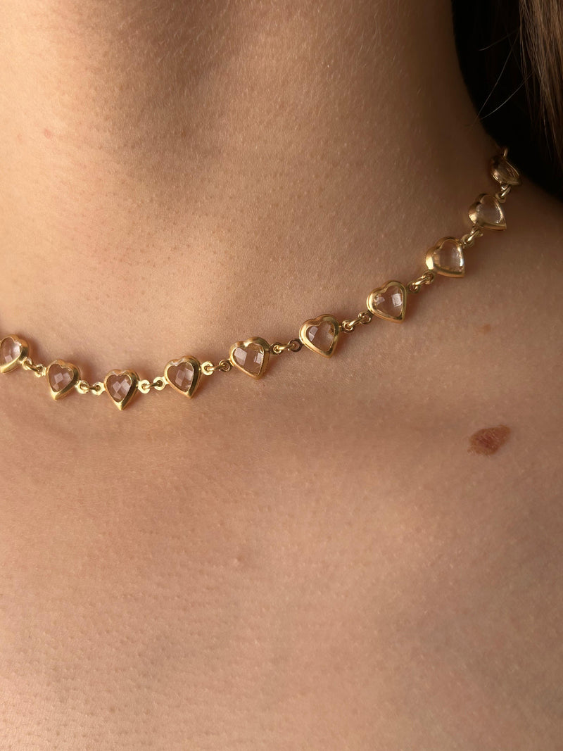 Colar Choker Banhado a Ouro 18k com Corações em Cristal
