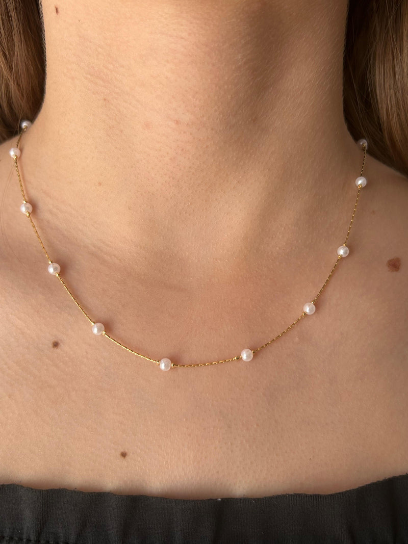 Colar Delicado com Pérolas Banhado a Ouro 18k