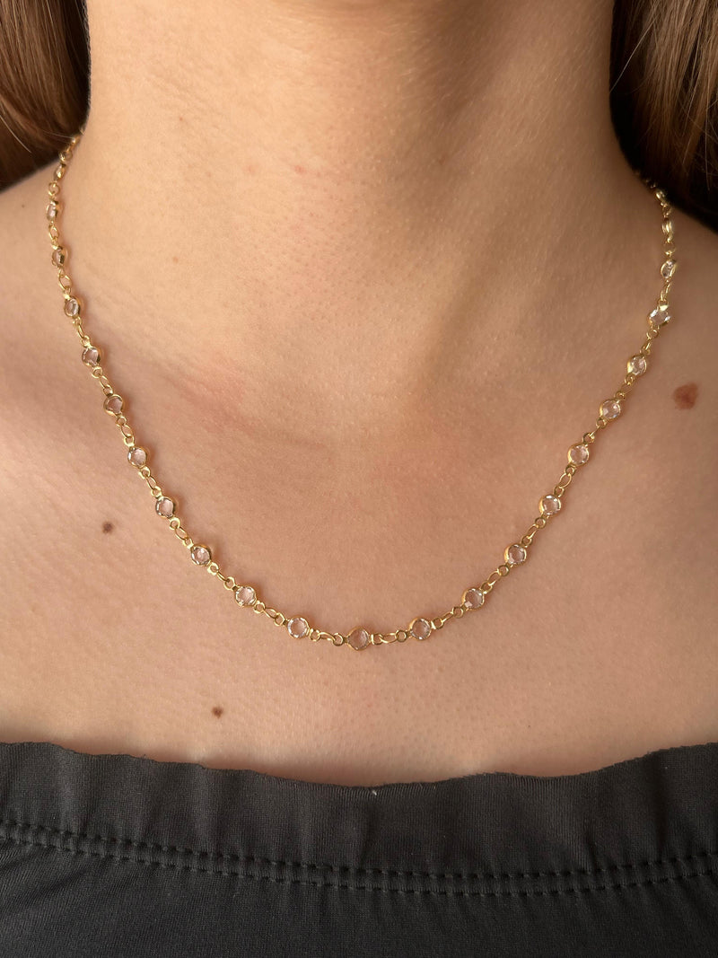 Colar Elegance com Pedras Cristal Banhado em Ouro 18k