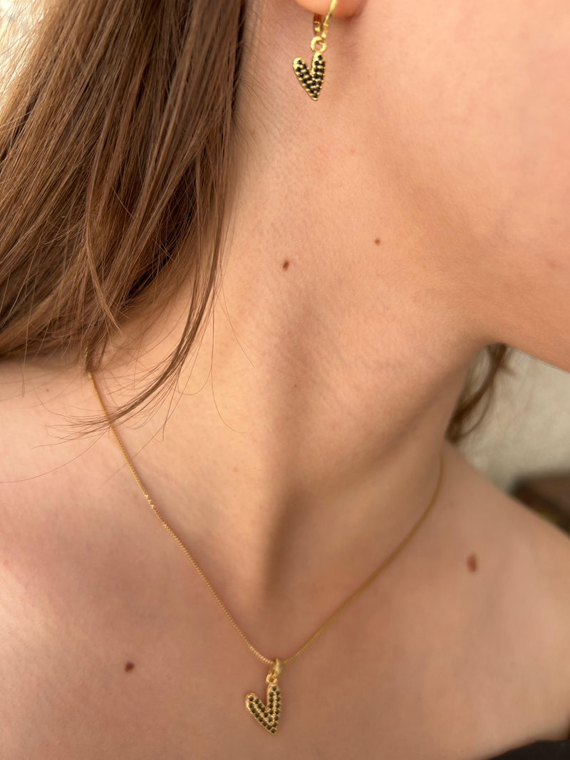 Conjunto Coração Esticadinho Com Zircônia Preto Banhado a Ouro 18K