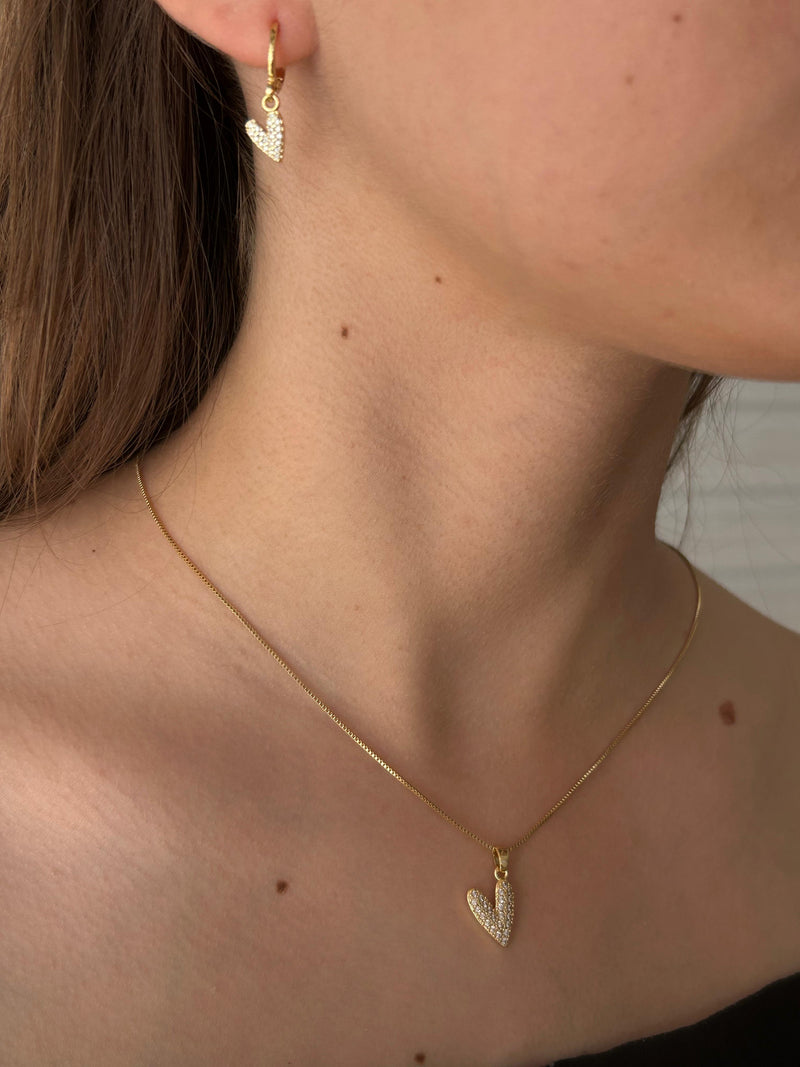 Conjunto Coração Esticadinho Com Cristais Banhado em Ouro 18K