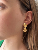 Brinco Folhas Pinçadas Banhada em Ouro 18k