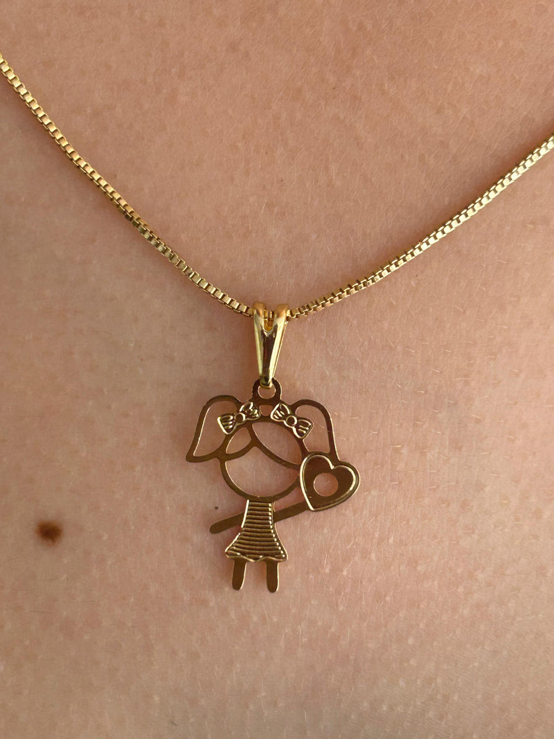 Corrente com Pingente Menina Feliz Banhado em Ouro 18k