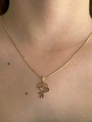 Corrente com Pingente Menina Feliz Banhado em Ouro 18k