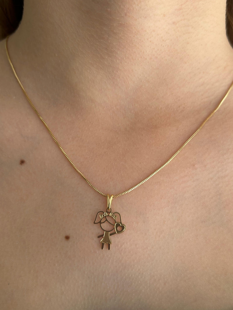 Corrente com Pingente Menina Feliz Banhado em Ouro 18k