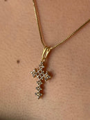 Corrente com Pingente Cruz Cravejado de Pedras Banhado a Ouro 18k