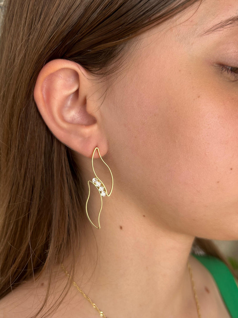 Brinco Folhas Abertas Com Pedras Banhado a Ouro 18k