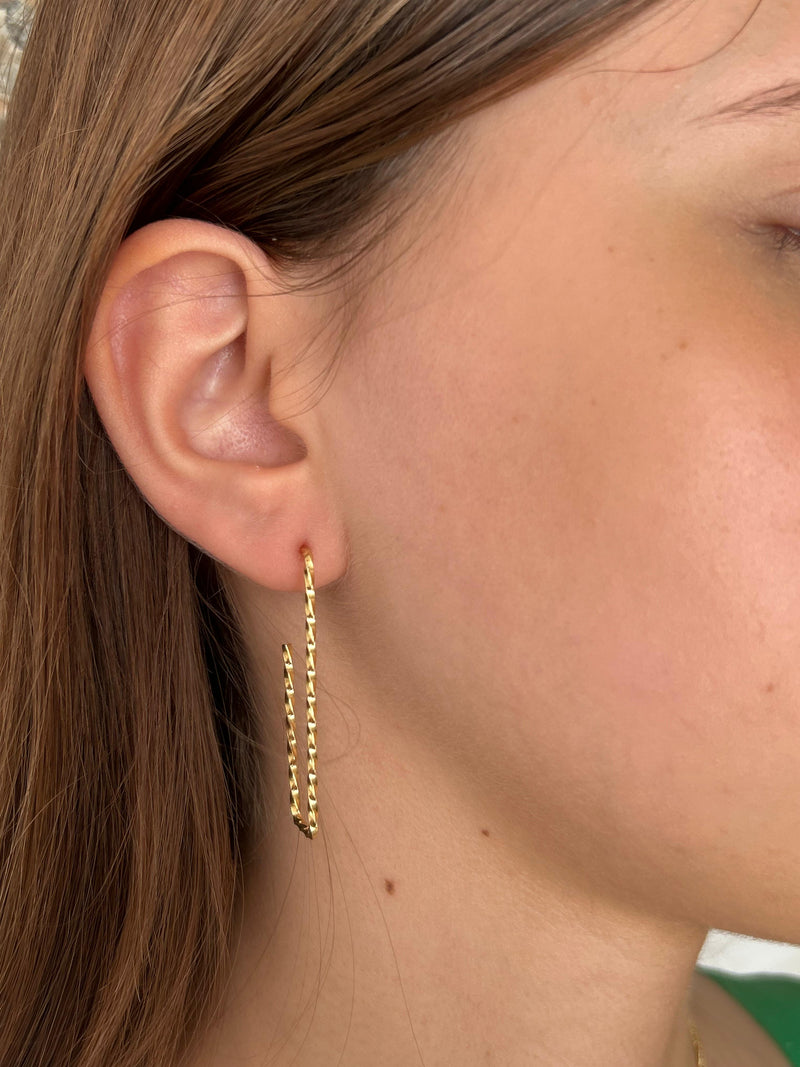 Brinco Argola Retangular Retorcida Banhada a Ouro 18k