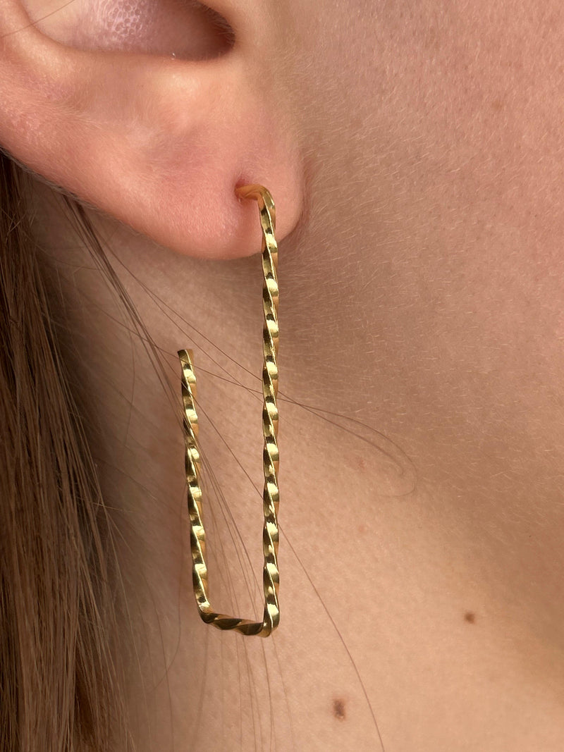 Brinco Argola Retangular Retorcida Banhada a Ouro 18k