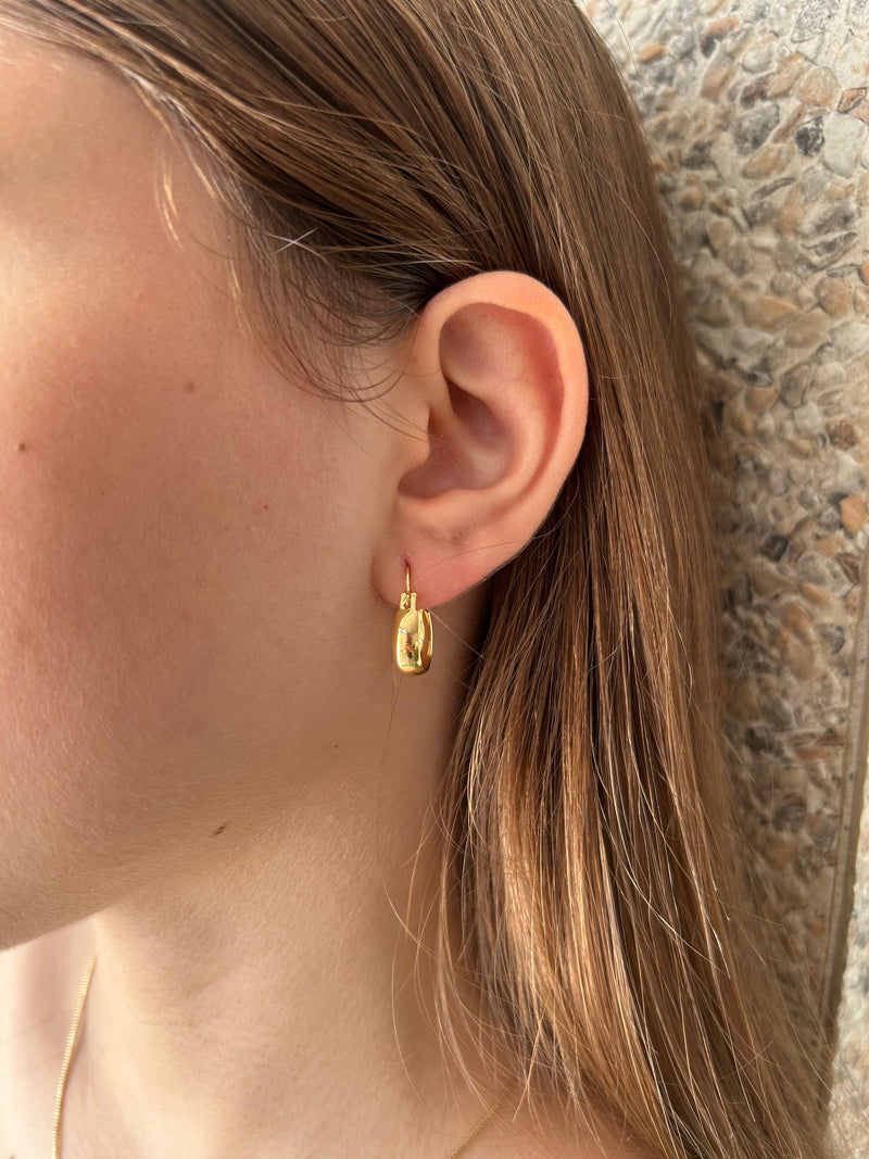 Brinco Argolinha Lisa Oval Banhado a Ouro 18k