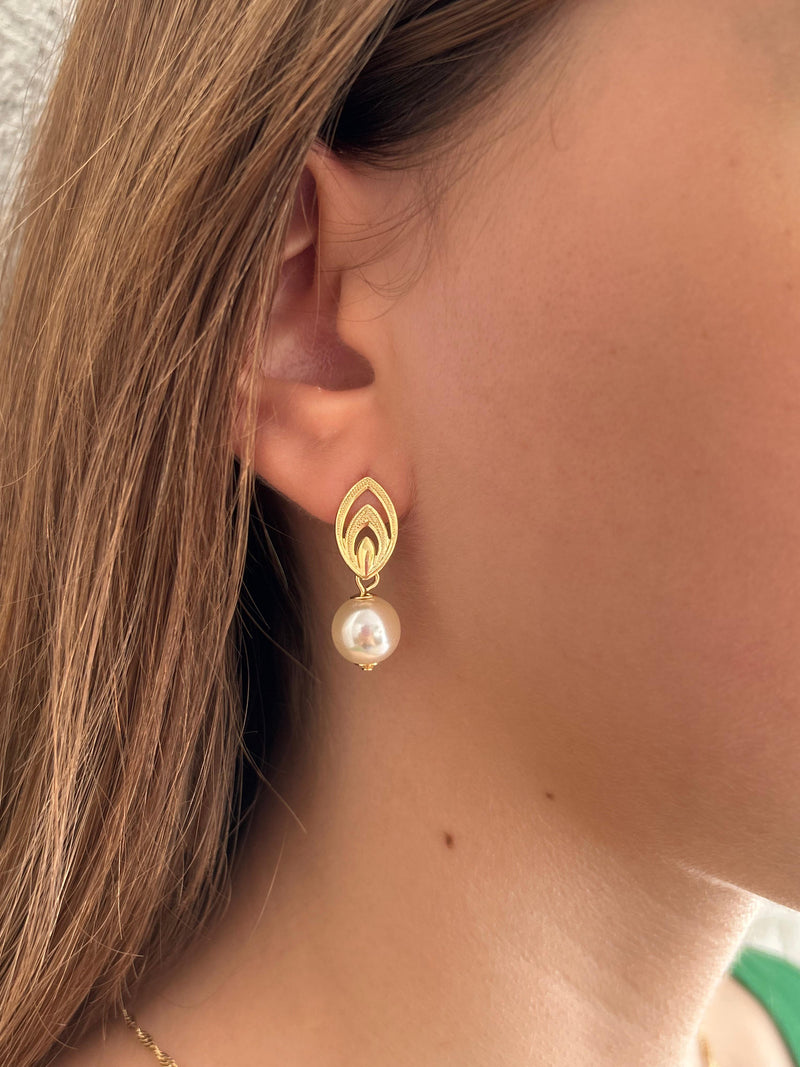 Brinco Pérola Base Vazada Banhado a Ouro 18k