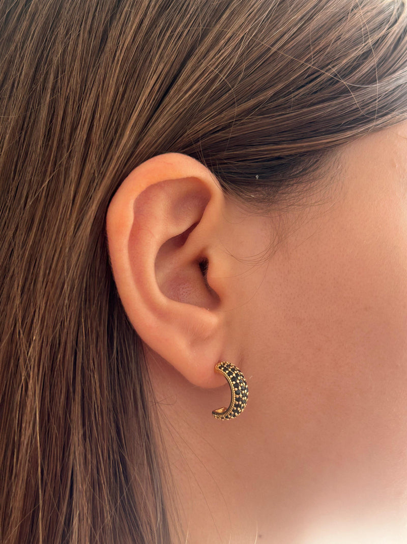 Brinco Argolinha Meia Lua com Zircônia Preto Banhado a Ouro 18k