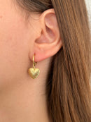 Brinco Argolinha Coração Abaulado Riscado Banhado a Ouro 18k