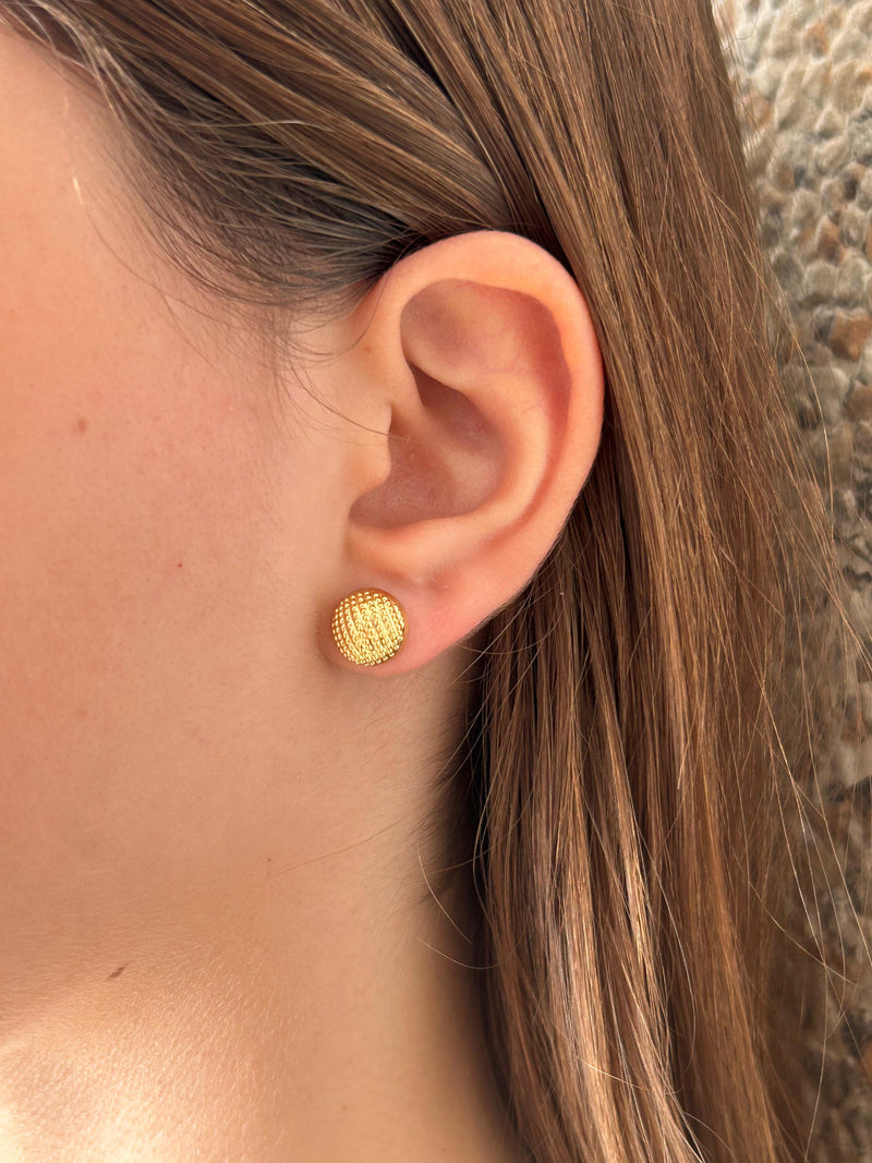 Brinco Botão Pontilhado Banhado a Ouro 18k