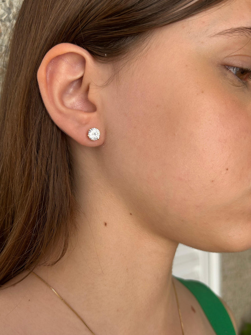 Brinco Solitário com Pedra Cristal Banhado a Ouro 18k