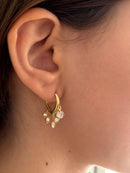 Brinco Argolinha em V com Pedrinhas Banhado a Ouro 18k