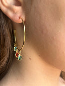 Brinco Argola com 3 Pedras Coloridas Banhado a Ouro 18k