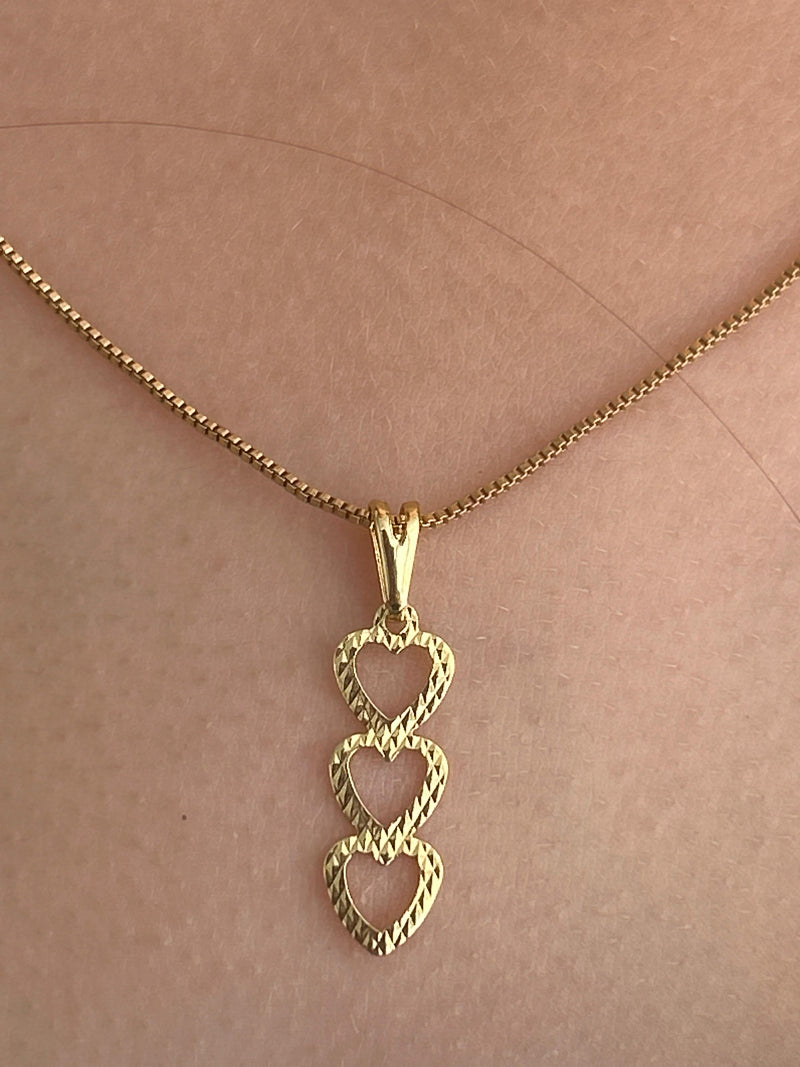 Corrente com Pingente Pendulo Corações Banhado a Ouro 18k