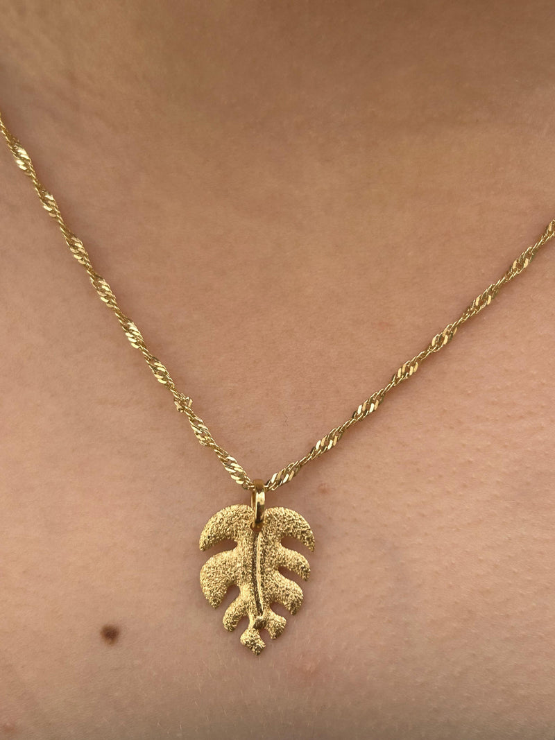 Corrente com Pingente Folha Costela de Adão Banhado a Ouro 18k