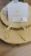 Brinco Folhas Abertas Com Pedras Banhado a Ouro 18k